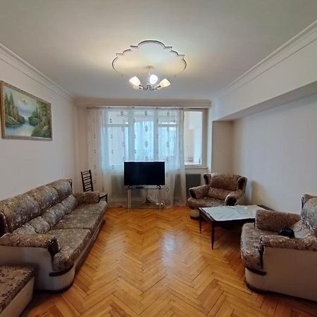 Large Apt Near Republic Square Yerevan Exterior foto