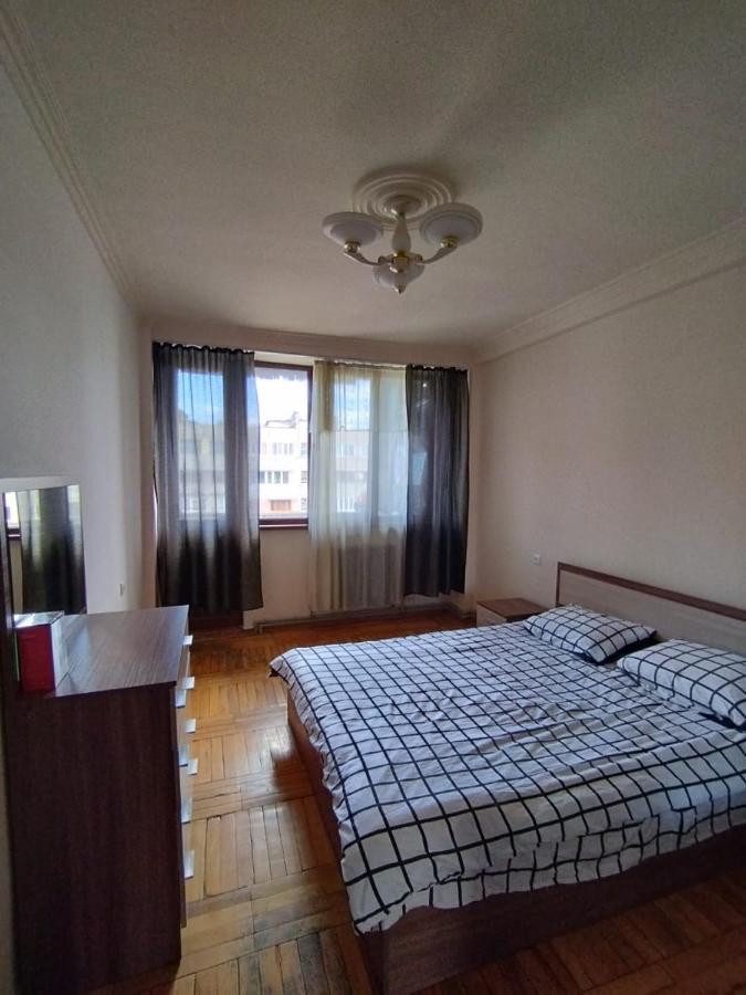 Large Apt Near Republic Square Yerevan Exterior foto