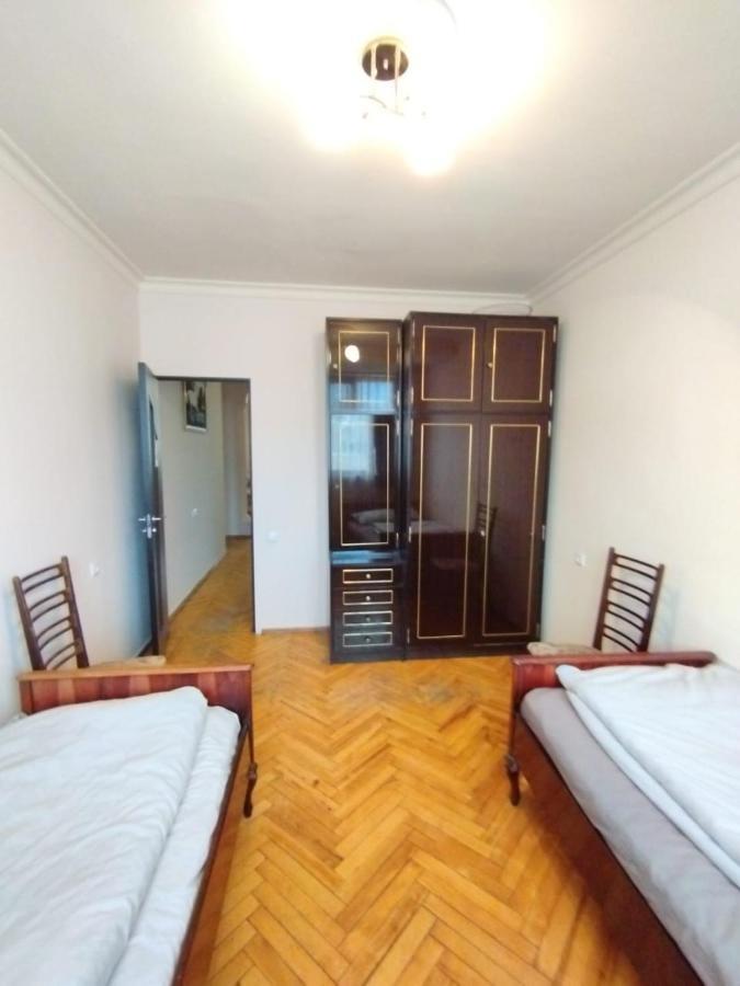 Large Apt Near Republic Square Yerevan Exterior foto