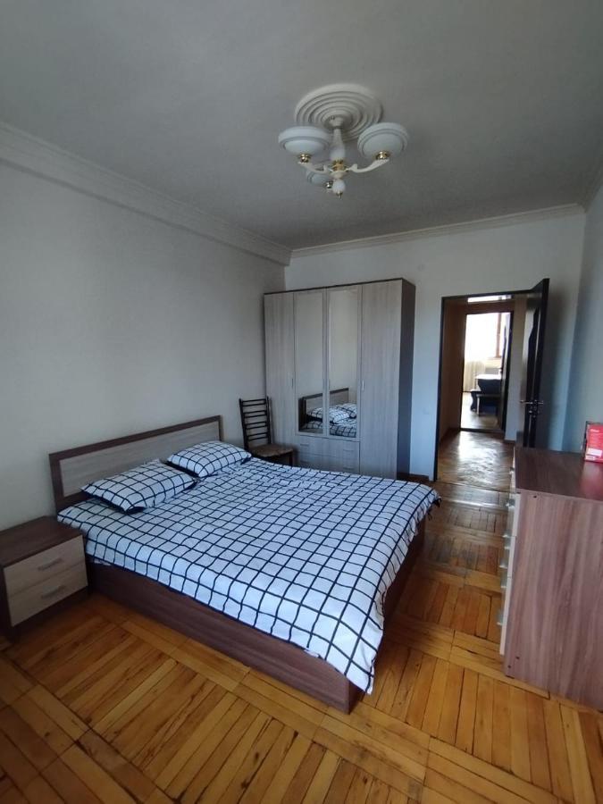 Large Apt Near Republic Square Yerevan Exterior foto
